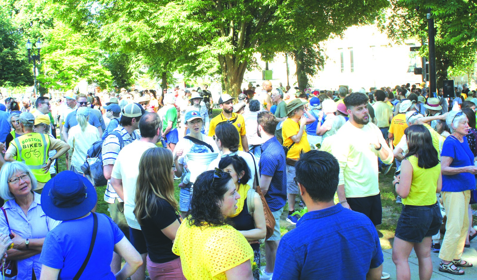 Hundreds come out for Louisa Gag