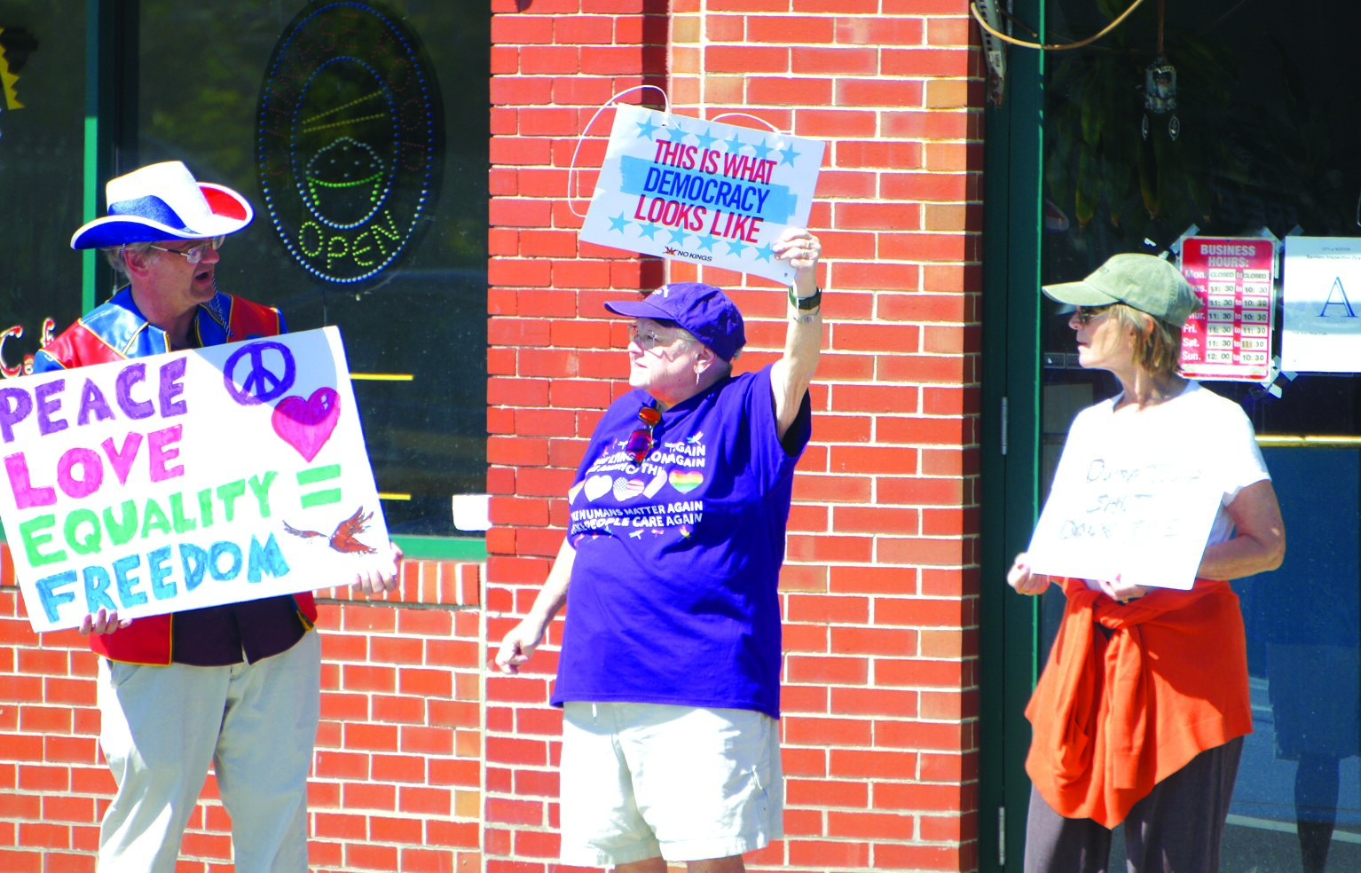 Hyde Parkers protests end of TPS